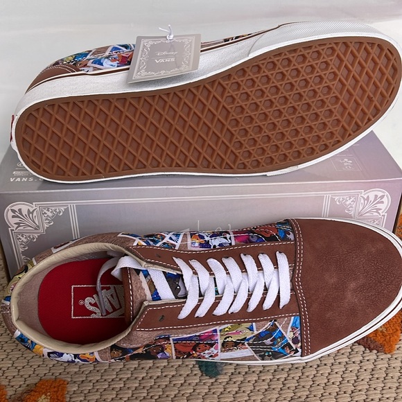 Vans Men’s Old Skool
Disney 100 Scrapbook Multi
VN0005UFBMB
Sneakers - Picture 3 of 16